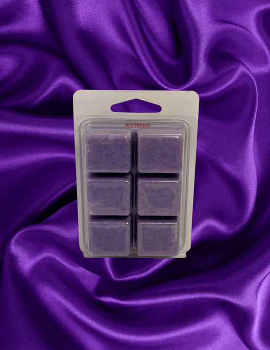Crafted by a scripture-inspired ministry, the Royal Essence wax melt from the Verses of Light Collection blends premium coconut soy wax with fragrant oils to gently fill your space with encouragement, peace, and faith-filled aroma.