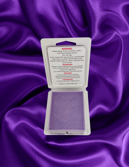Crafted by a scripture-inspired ministry, the Royal Essence wax melt from the Verses of Light Collection blends premium coconut soy wax with fragrant oils to gently fill your space with encouragement, peace, and faith-filled aroma.